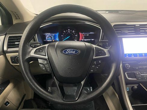 Used 2020 Ford Fusion SE image 19