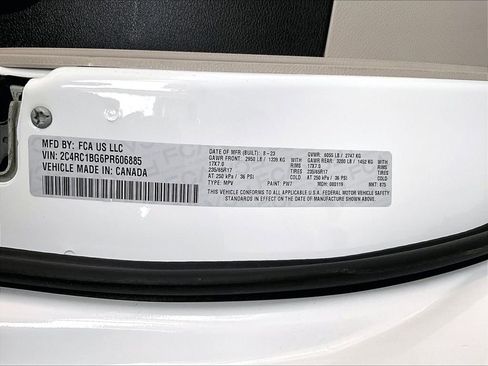 Used 2023 Chrysler Pacifica Touring-L FWD image 35