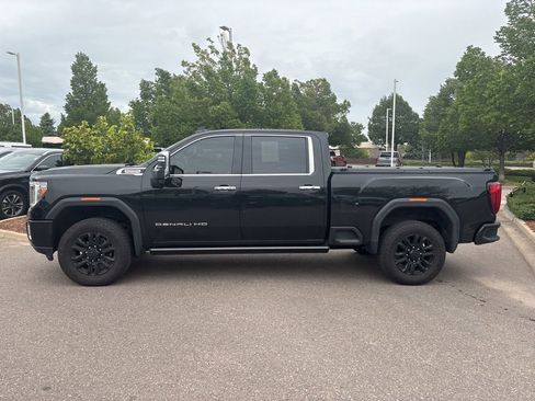 Used 2023 GMC Sierra 2500 Denali w/ Denali Black Diamond Edition AWD/4WD image 2