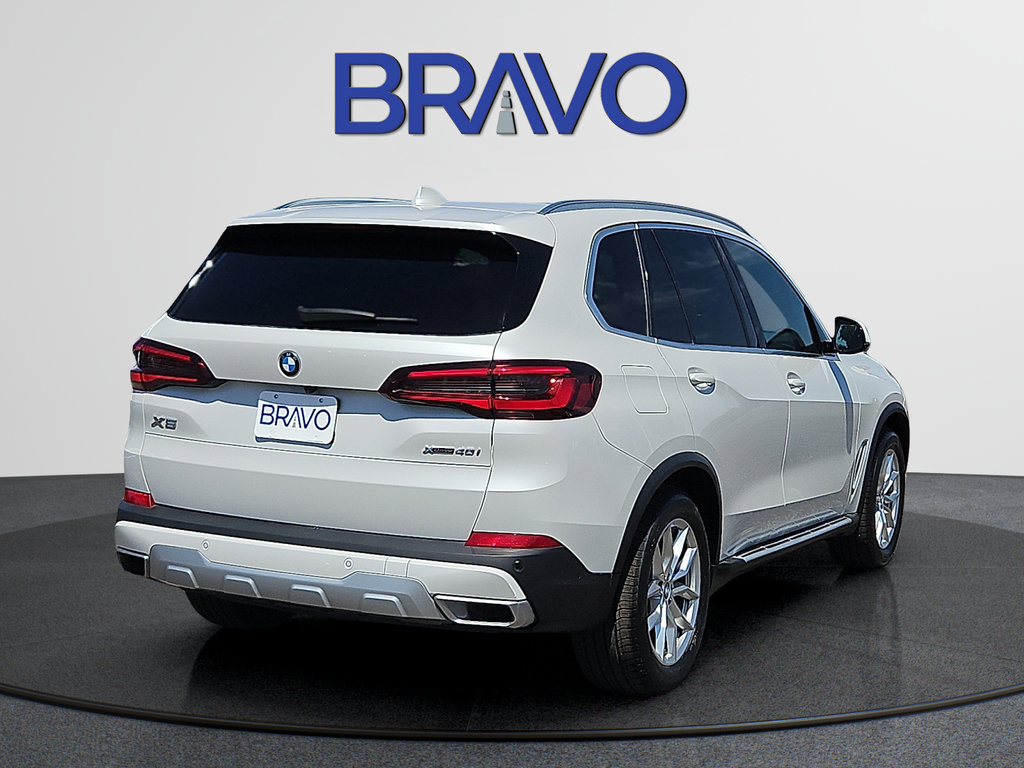 Used 2023 BMW X5 xDrive40i w/ Premium Package AWD/4WD image 4