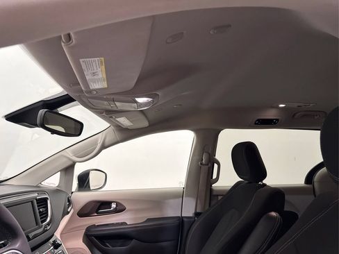 Used 2023 Chrysler Voyager LX FWD image 30