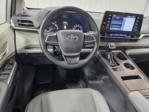 Used 2021 Toyota Sienna XLE w/ XLE Plus Package image 17