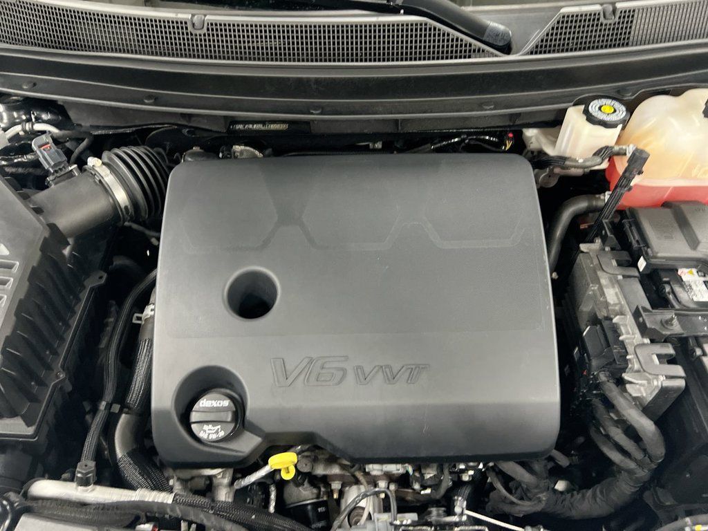 Used 2022 Chevrolet Traverse LT w/ LPO, Floor Liner Package AWD/4WD image 25