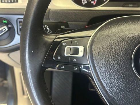 Used 2016 Volkswagen Golf S FWD image 21