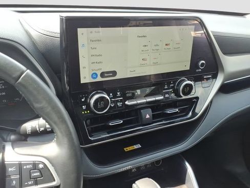 Used 2023 Toyota Highlander Limited AWD/4WD image 14