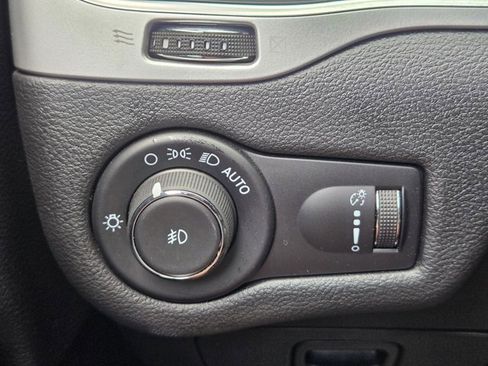 Used 2022 Jeep Cherokee Latitude w/ Trailer Tow Group image 11