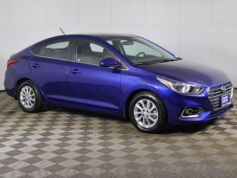 Used 2020 Hyundai Accent SEL image 2