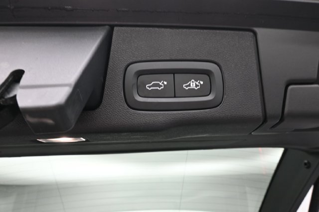 Used 2024 Volvo XC60 B5 Plus w/ Protection Package Premier AWD/4WD image 30
