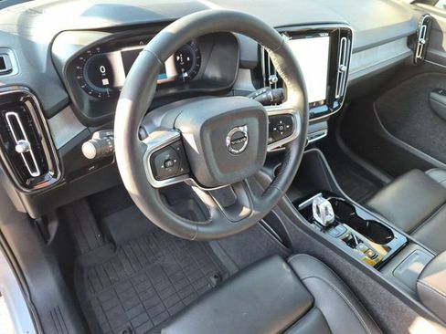 Used 2024 Volvo XC40 B5 Plus AWD/4WD image 16