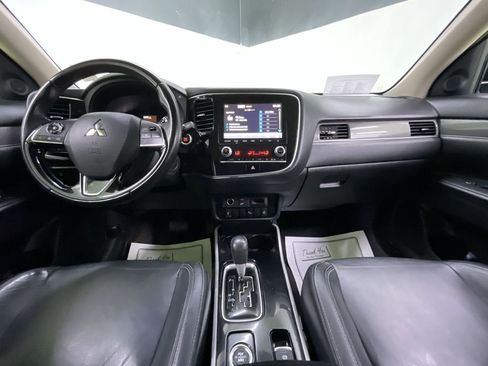 Used 2020 Mitsubishi Outlander SE image 18