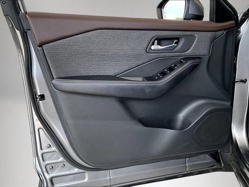 Used 2022 Nissan Rogue SV FWD image 17