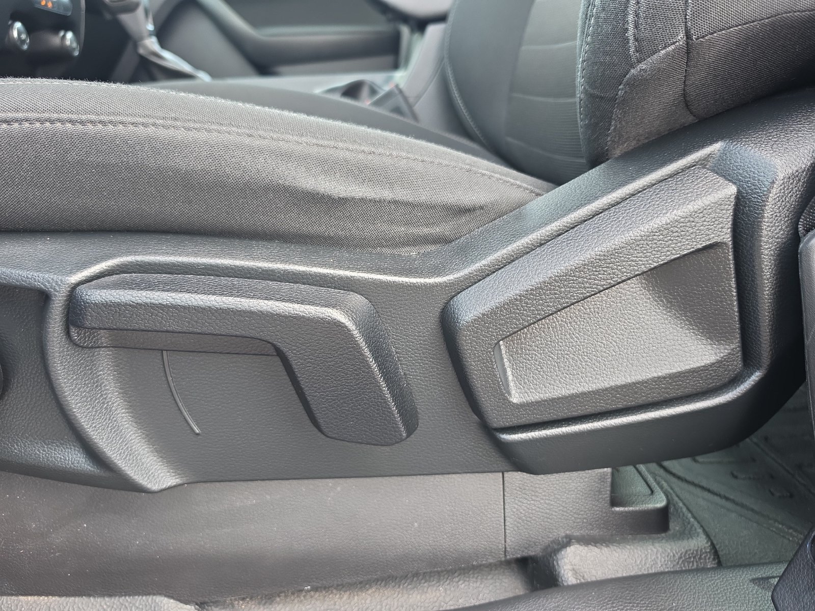 Used 2019 Ford Ranger XL w/ Equipment Group 101A Mid RWD image 18