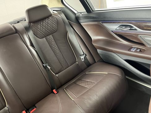 Used 2020 BMW 740i xDrive w/ Premium Package image 24