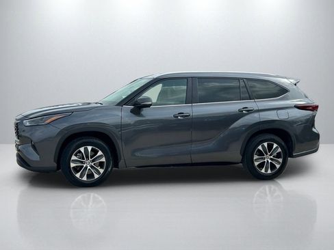 Used 2025 Toyota Highlander XLE image 8