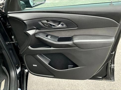 Used 2023 Chevrolet Traverse High Country image 24