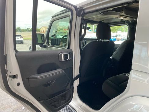 Used 2022 Jeep Wrangler Unlimited Sahara w/ Cold Weather Group AWD/4WD image 26