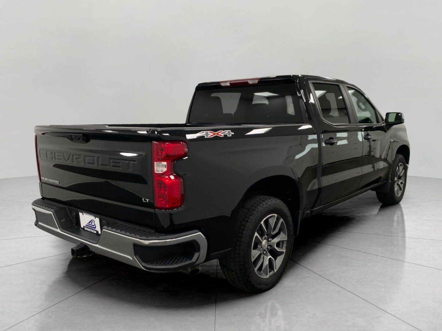 Used 2024 Chevrolet Silverado 1500 LT AWD/4WD image 4