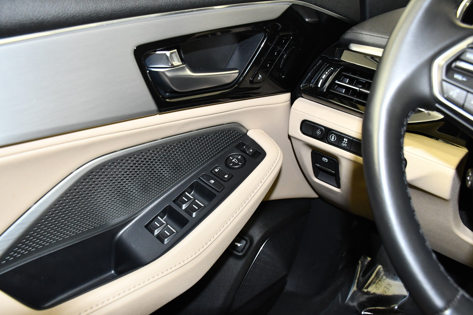 Used 2025 Acura MDX SH-AWD image 32