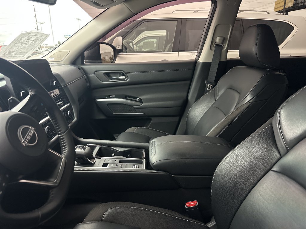 Certified 2024 Nissan Pathfinder SL w/ SL Premium Package FWD image 4