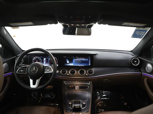 Used 2019 Mercedes-Benz E 300 4MATIC image 13