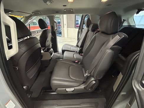 Used 2025 Kia Carnival EX FWD image 52