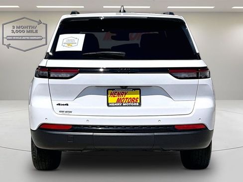 Used 2024 Jeep Grand Cherokee Altitude AWD/4WD image 5