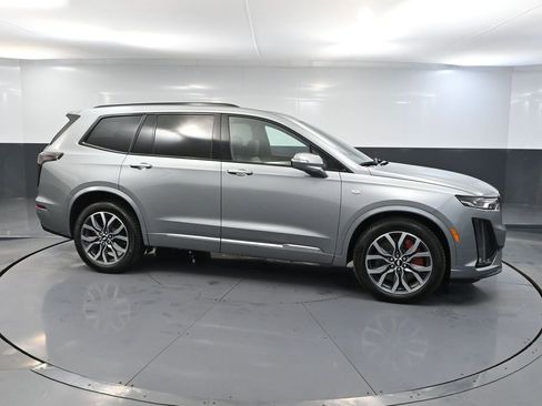 Used 2024 Cadillac XT6 Sport image 3