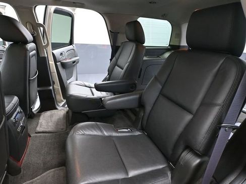 Used 2011 Cadillac Escalade Luxury image 37