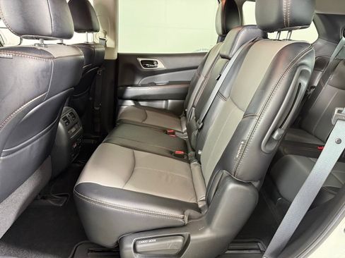 Used 2019 Nissan Pathfinder SL FWD image 8