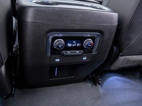 Used 2022 Chevrolet Tahoe Z71 image 23