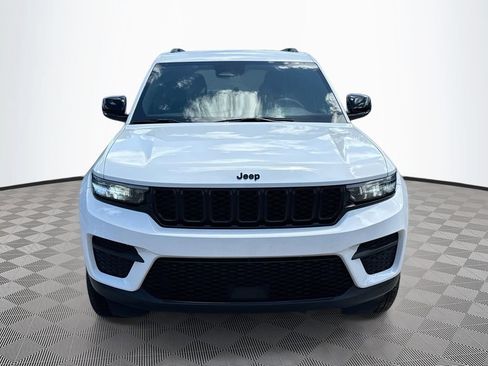 Used 2024 Jeep Grand Cherokee Altitude RWD image 2