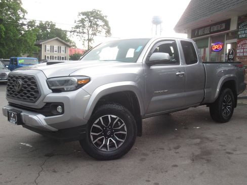 Used 2021 Toyota Tacoma TRD Sport w/ TRD Premium Sport Package AWD/4WD image 29