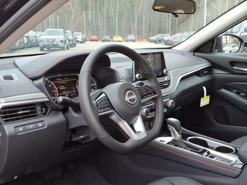 New 2025 Nissan Altima 2.5 SR image 8