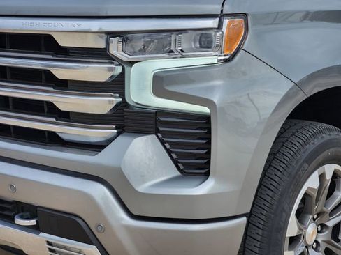 Certified 2025 Chevrolet Silverado 1500 High Country w/ Technology Package AWD/4WD image 5