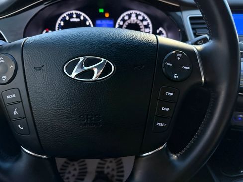 Used 2013 Hyundai Genesis 3.8 RWD image 28