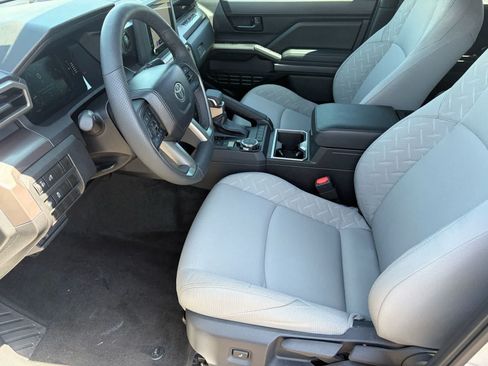 Certified 2025 Toyota Tacoma SR5 AWD/4WD image 14