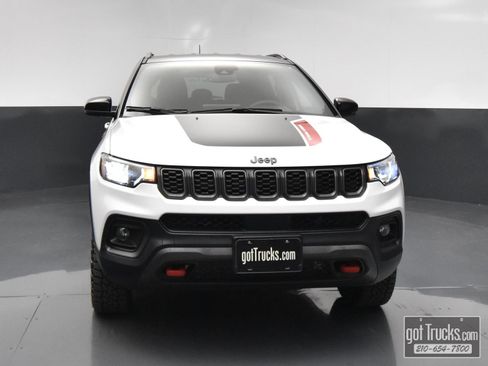 Used 2026 Jeep Compass Trailhawk AWD/4WD image 48