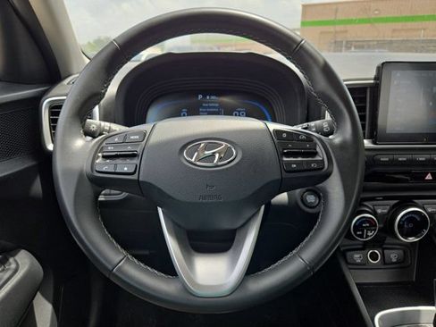 Used 2025 Hyundai Venue SEL FWD image 22