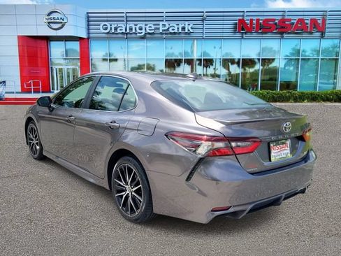 Used 2024 Toyota Camry SE FWD image 3