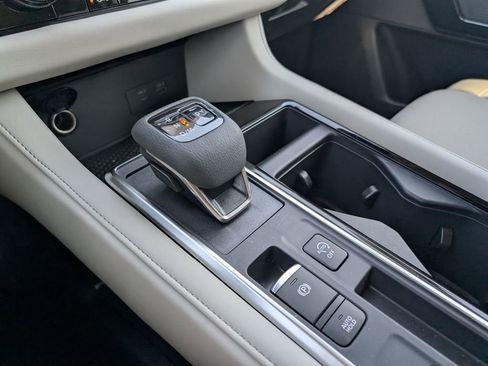 Used 2025 Nissan Pathfinder SV w/ SV Premium Package image 20