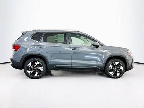 Used 2023 Volkswagen Taos SE w/ Panoramic Sunroof Package AWD/4WD image 10