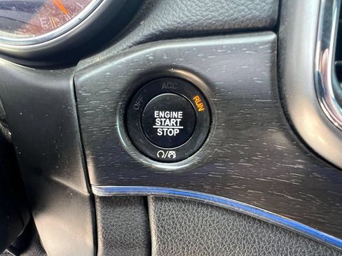 Used 2018 Jeep Grand Cherokee Limited AWD/4WD image 18