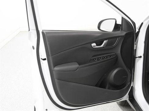 Used 2022 Hyundai Kona Limited image 4