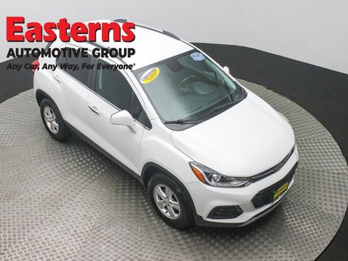 Used 2020 Chevrolet Trax LT w/ LT Convenience Package image 3