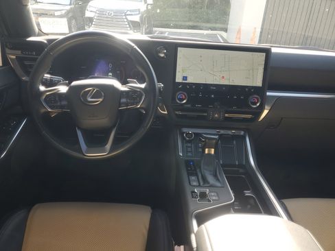 Used 2024 Lexus GX 550 image 10