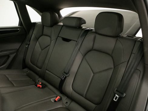 Certified 2023 Porsche Macan AWD/4WD image 35