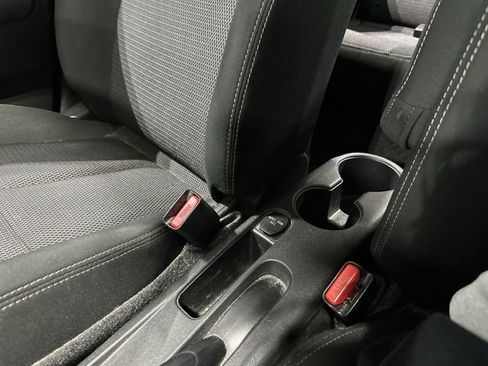 Used 2018 Nissan Versa SV image 25