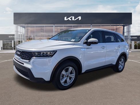 Certified 2023 Kia Sorento LX image 6
