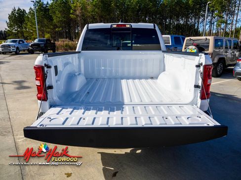 New 2026 RAM 1500 4x4 Crew Cab image 10