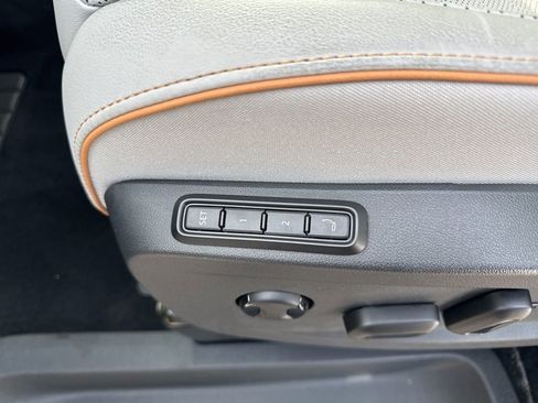 New 2025 Volkswagen ID. Buzz 1st Edition image 17